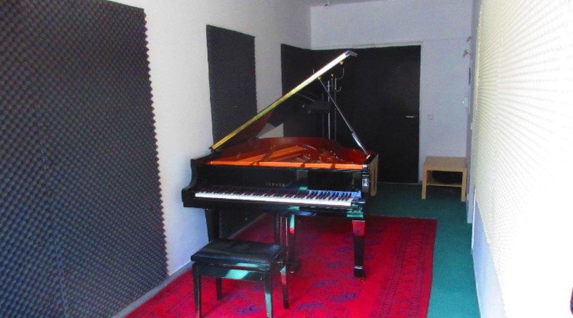Yamaha c3 studio neu  verkleinert